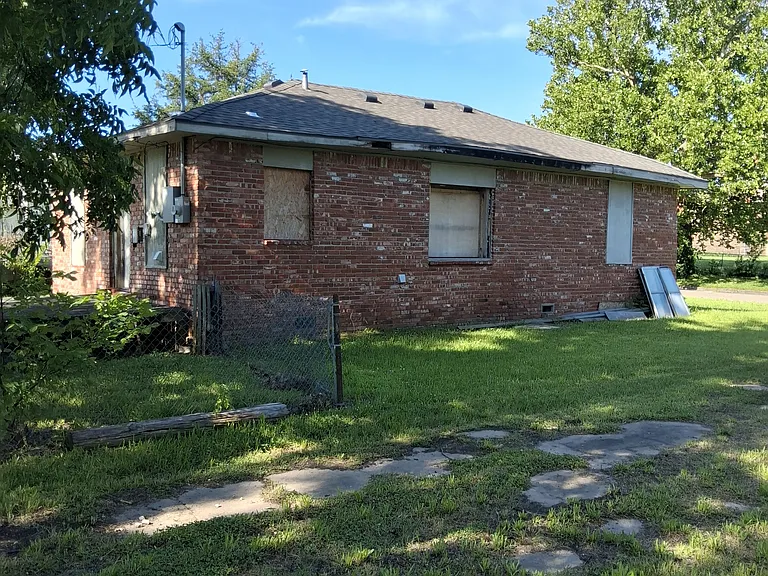 132 S Kaw Ave — Photo 2