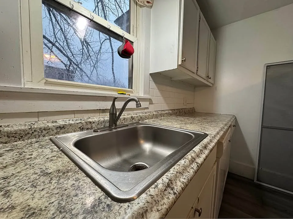 3 bed, 224 sqft, $2,500 — Photo 2