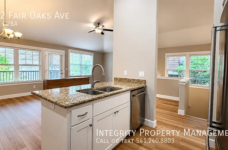 562 Fair Oaks Ave — Photo 10