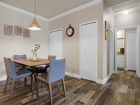 4th image of 1315 Eastern Pecan Pl Unit 206
