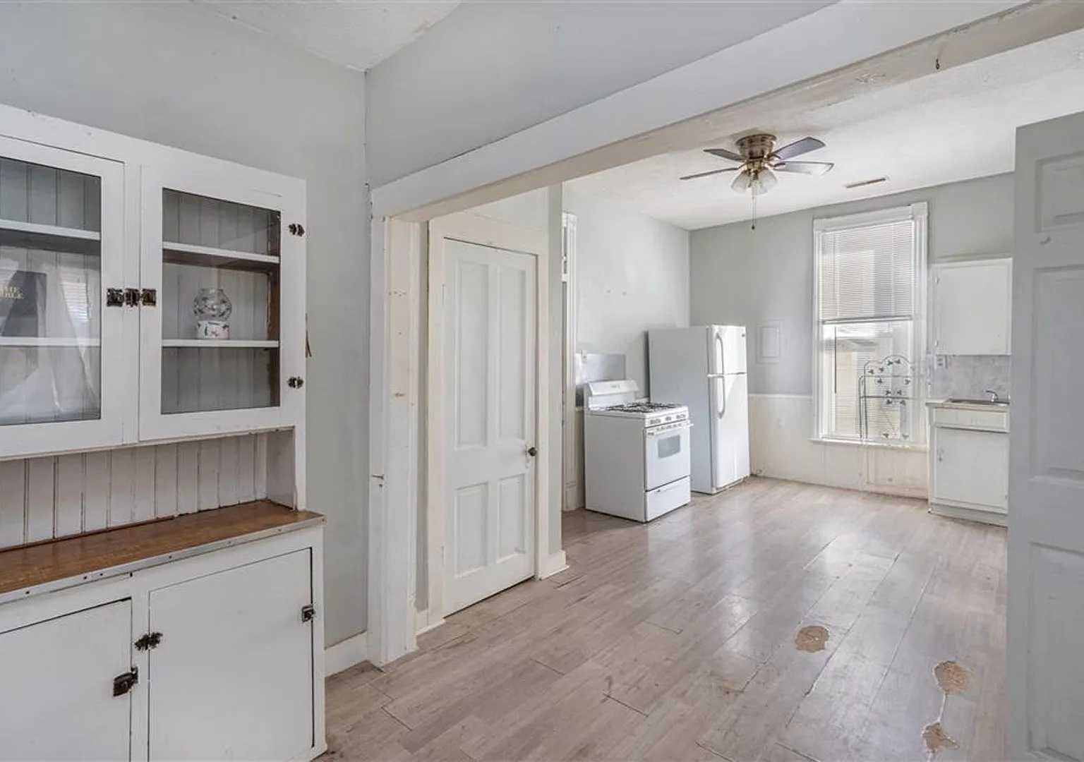 809 Broadway Avenue — Photo 2