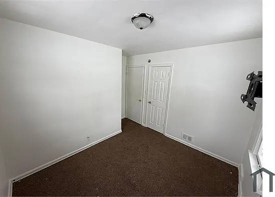 3 bed, 5968 sqft, $900 — Photo 2