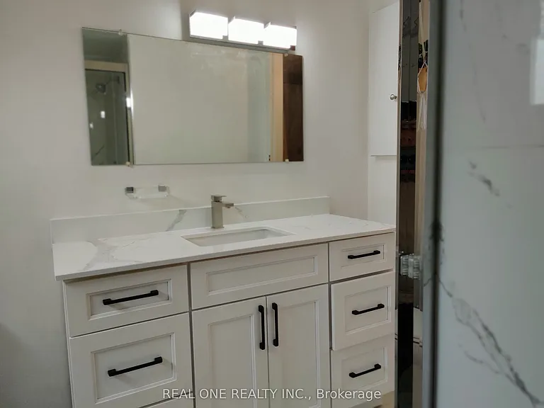 9 Lisburn Cres #UPPER — Photo 15