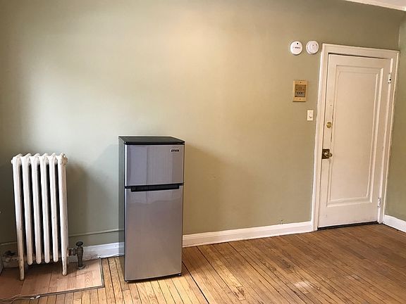 2nd image of 1527 N Marshall St APT 15