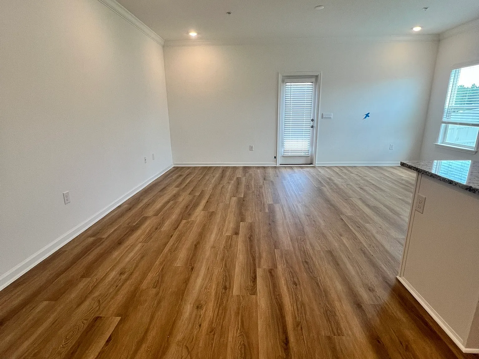 3 bed, 2.5 bath, 1437 sqft, $2,600 — Photo 4