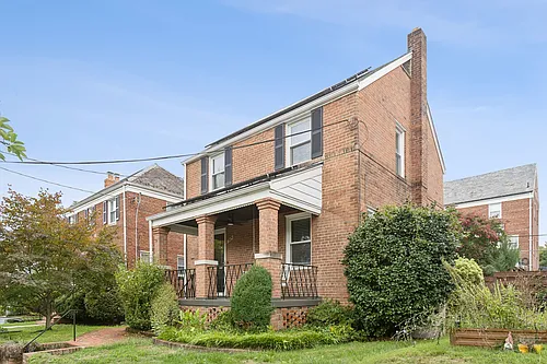3824 17th Pl NE Photo 1