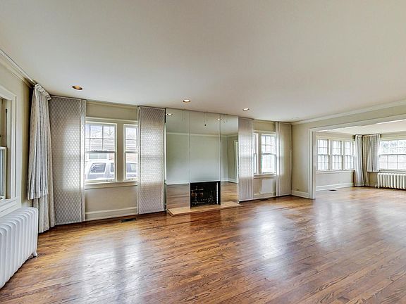 3rd image of 524 Woodlawn Ave