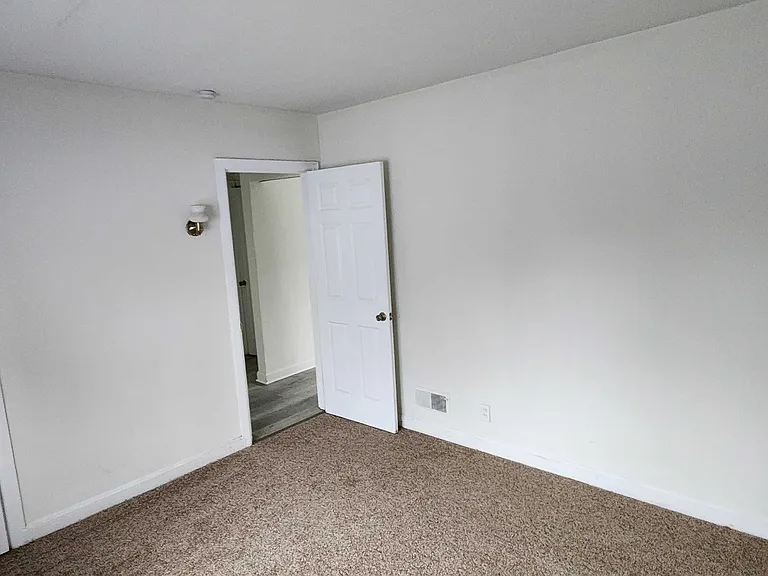 2706 Oxford Ave #4 — Photo 6