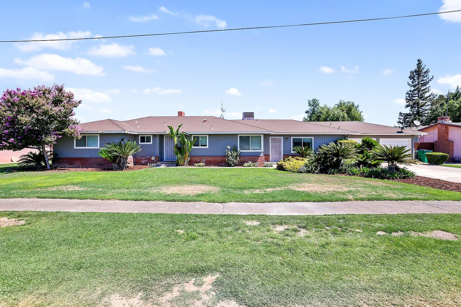 388 E Lincoln Ave photo 1