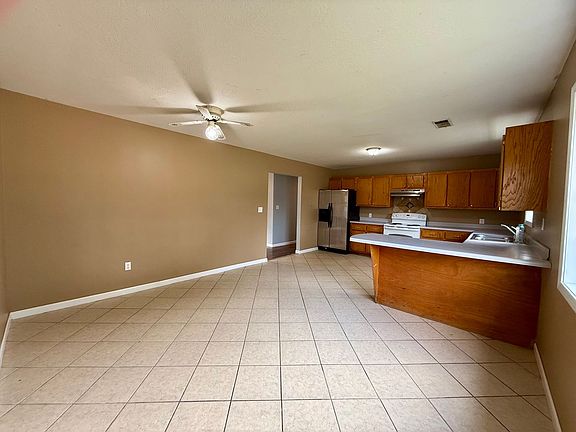 3rd image of 205 N 18th Ave