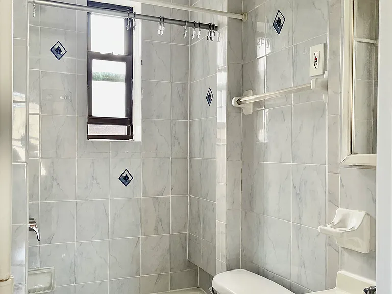 112 Graham Ave #10 — Photo 10
