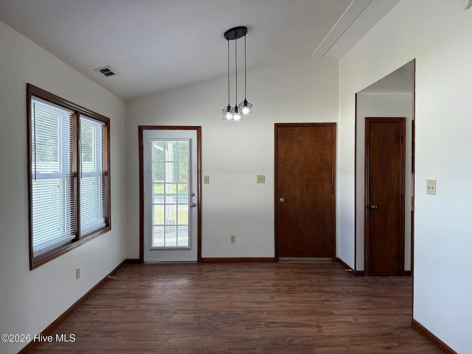 3 bed, 2.0 bath, $1,395 — Photo 4
