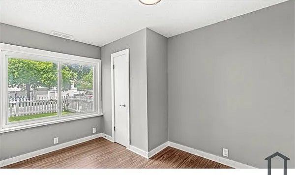 237 S Keystone Ave — Photo 7