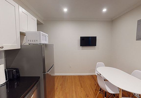 3rd image of 133 Avenue D APT 3