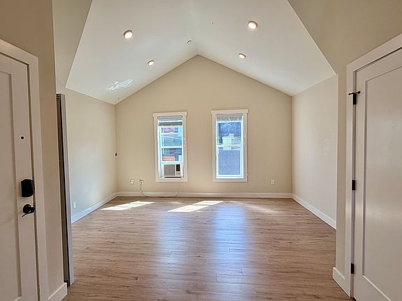 2nd image of 1609 E Columbia St #4