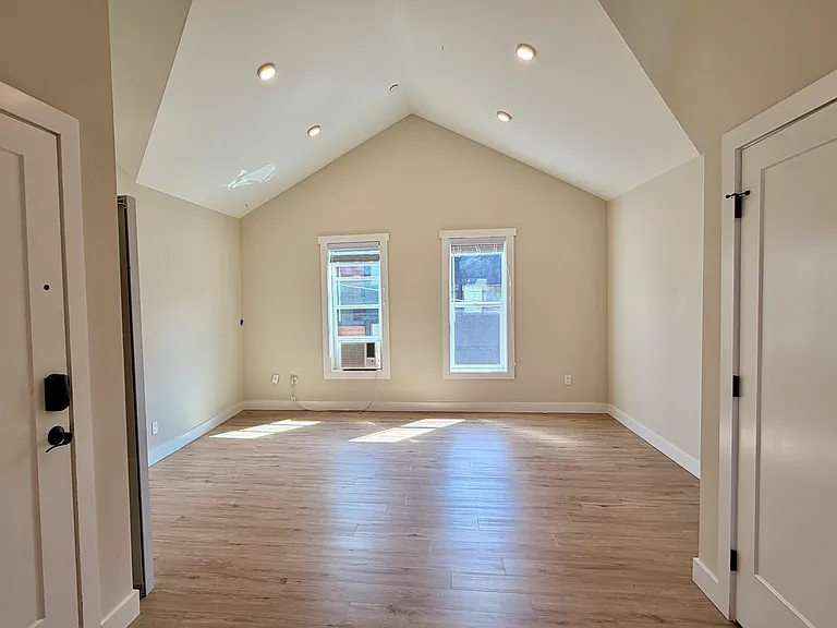 1609 E Columbia St #4 — Photo 2