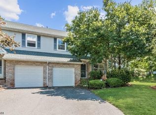 51 Hawthorn Dr, Edison, NJ 08820