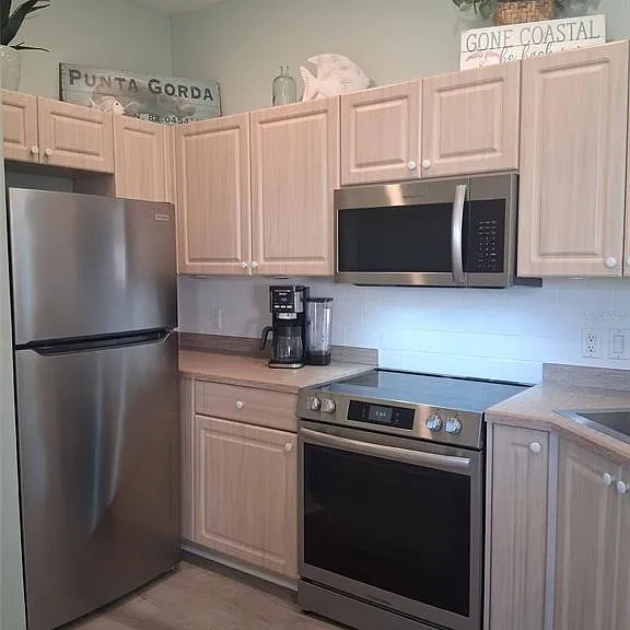 216 Berry St — Photo 23
