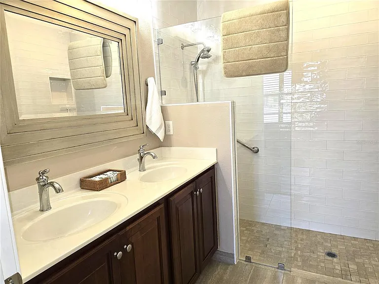 5646 Sunset Falls Dr — Photo 8
