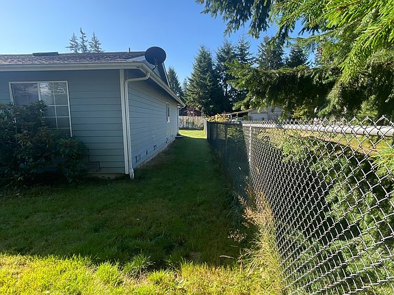 3rd image of 1021 Wicker Rd