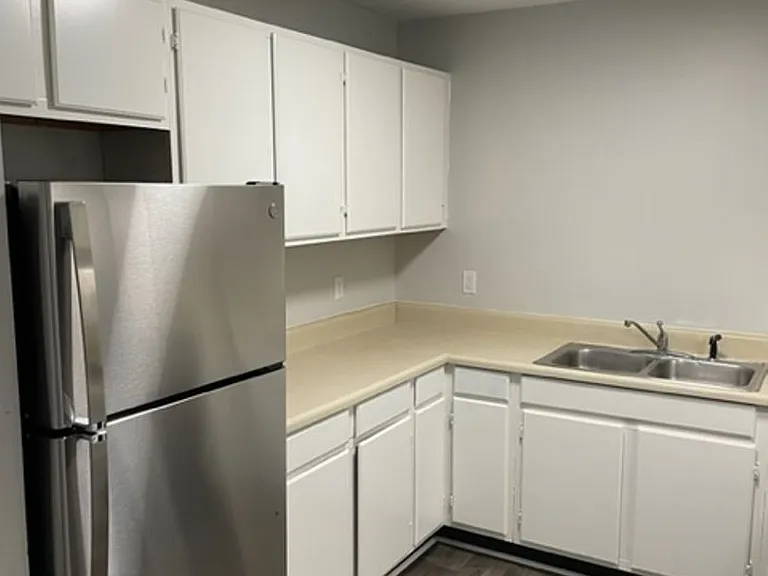881 Powell Dr — Photo 9