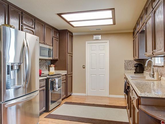 4th image of 30200 Horseshoe Dr