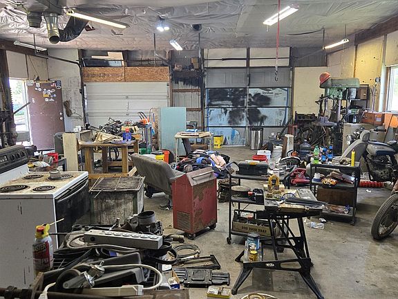 5th image of 3006 E Procunier Rd