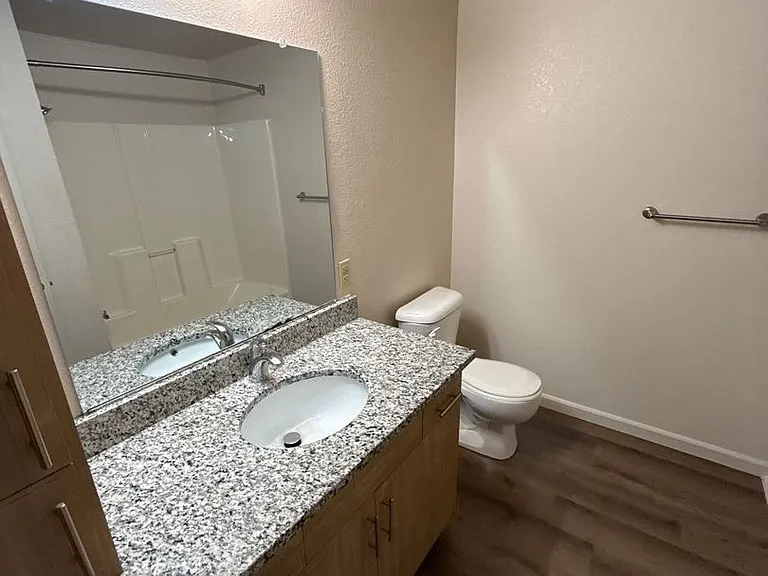 903 Bryan Ct — Photo 17