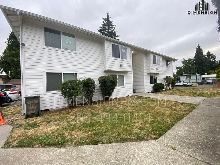 Refreshed 4-Plex in the Heart of Auburn — Photo 12