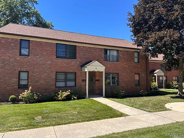 2 bed, 1.0 bath, 800 sqft, $1,600 — Photo 1