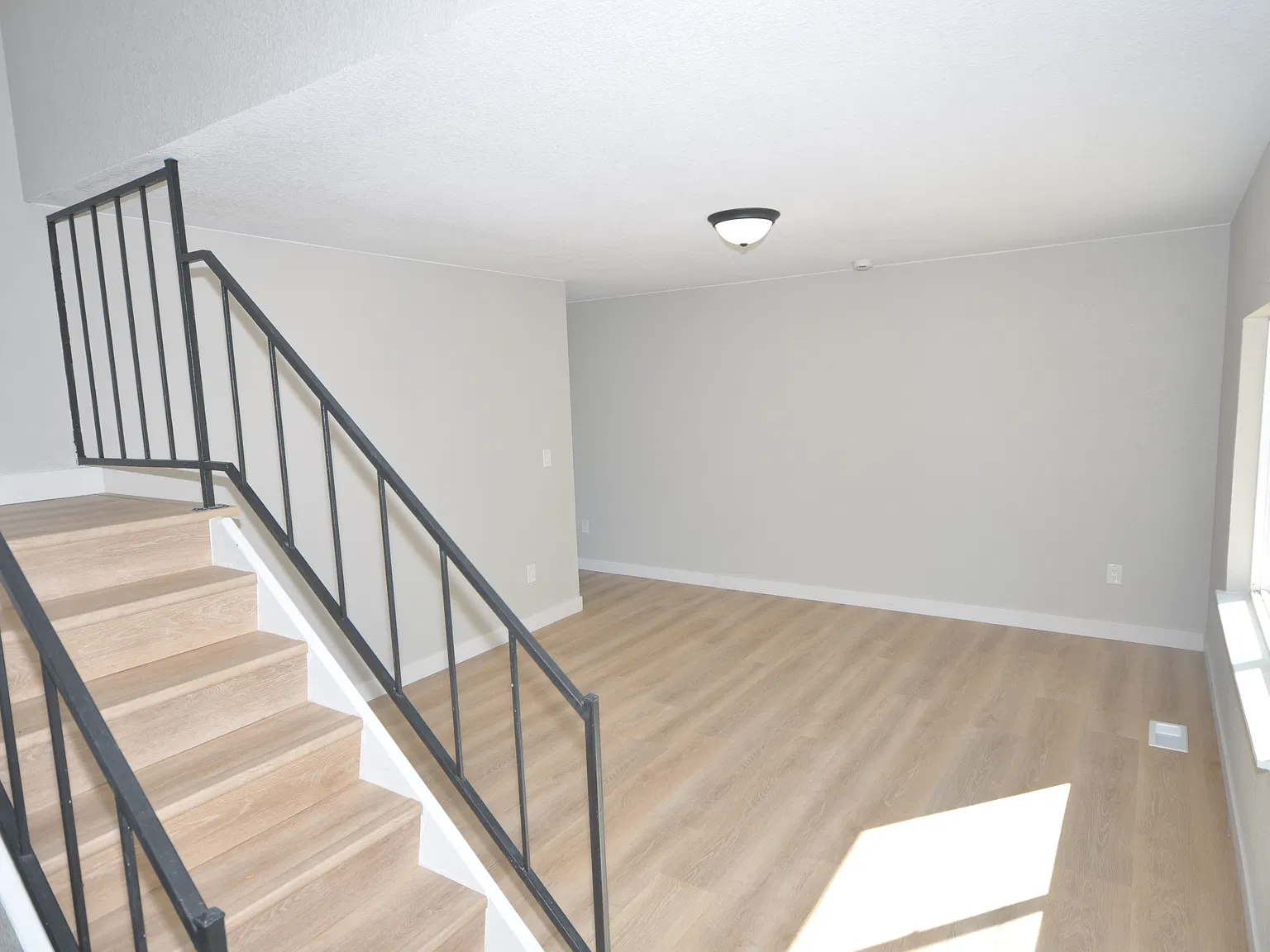 4 bed, 1296 sqft, $2,600 — Photo 2