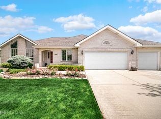 8706 Timbers Pointe Dr E, Tinley Park, IL 60487