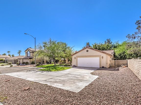 3rd image of 423 Tanita Ct