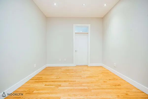 Rented by Nooklyn NYC LLC | media 21