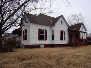 372 W Summit St, Marshall, MO 65340