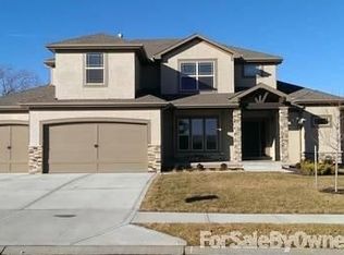 1858 NE Park Ridge Dr, Lees Summit, MO 64064