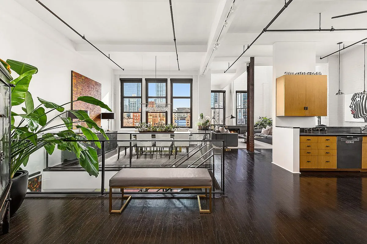 448 W 37th St photo 1