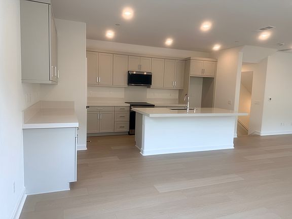 3rd image of 2713 Faye Dr