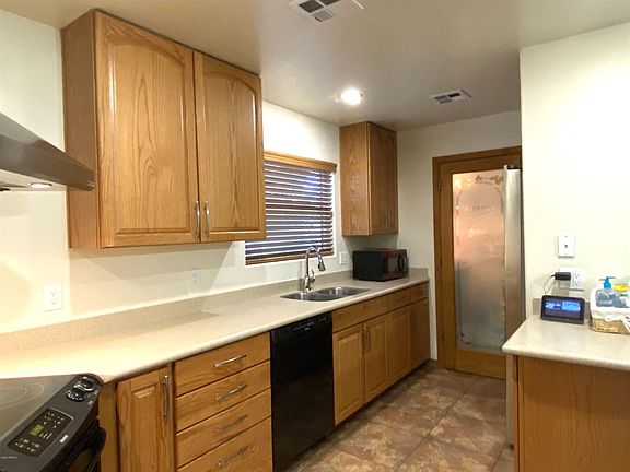 3rd image of 1454 E Kerry Ln