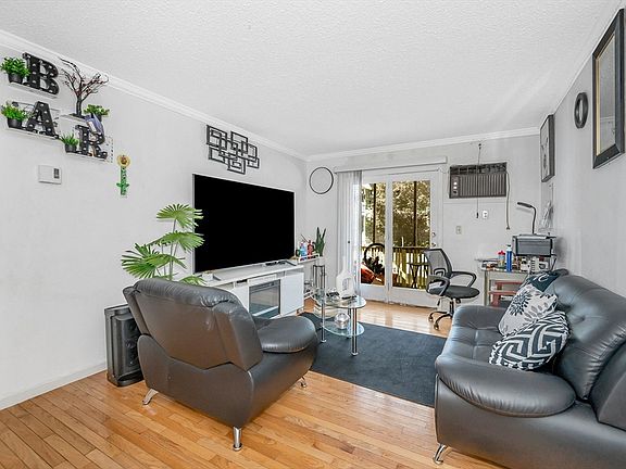 3rd image of 30 Abbey Rd APT 202