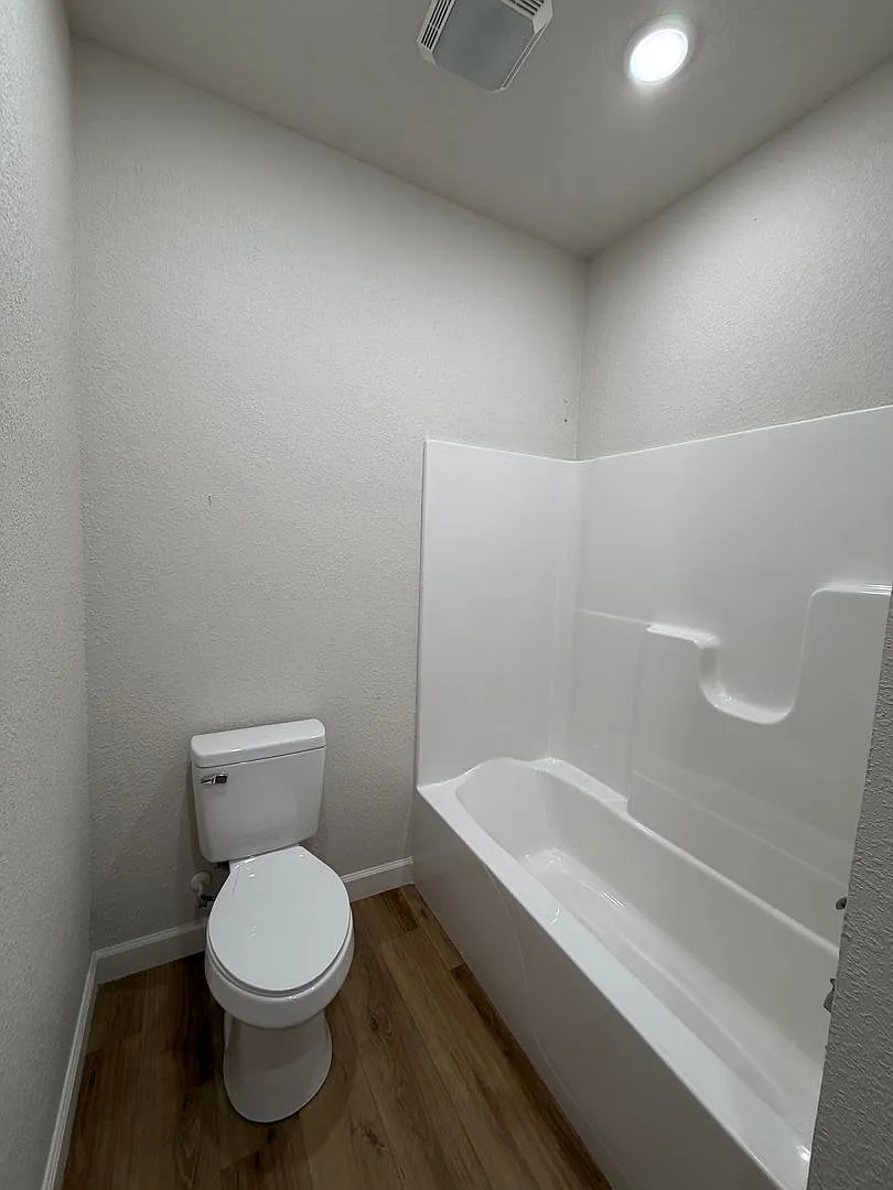 321 Houghton — Photo 4