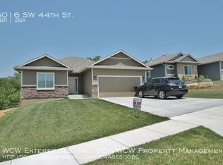 6016 SW 44th St, Topeka, KS 66610