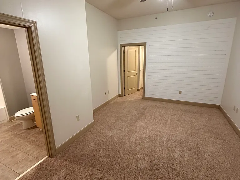 1040 Broadway St #218 — Photo 9