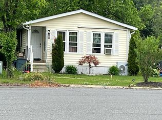20 Short Oaks Ct, Manalapan, NJ 07726