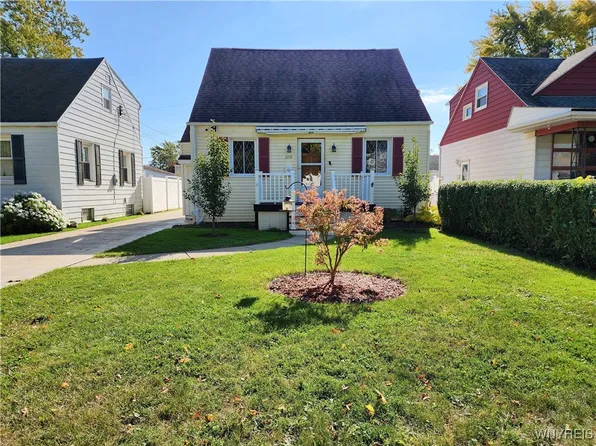 609 Emerson Dr, Amherst, NY 14226