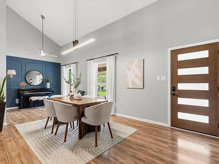 208 Skyloop Dr — Photo 5