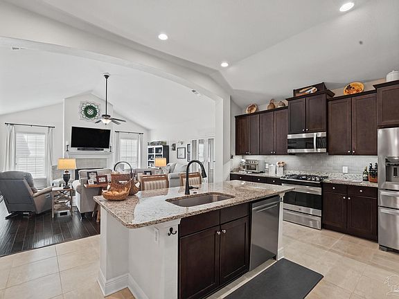 3rd image of 8470 Rose Mallow Way