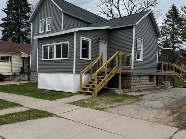 810 4th St #810, Menominee, MI 49858