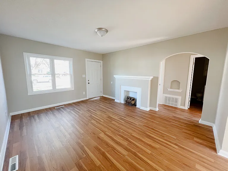 635 N Battin Ave — Photo 3