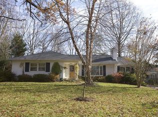 9809 E Bexhill Dr, Kensington, MD 20895